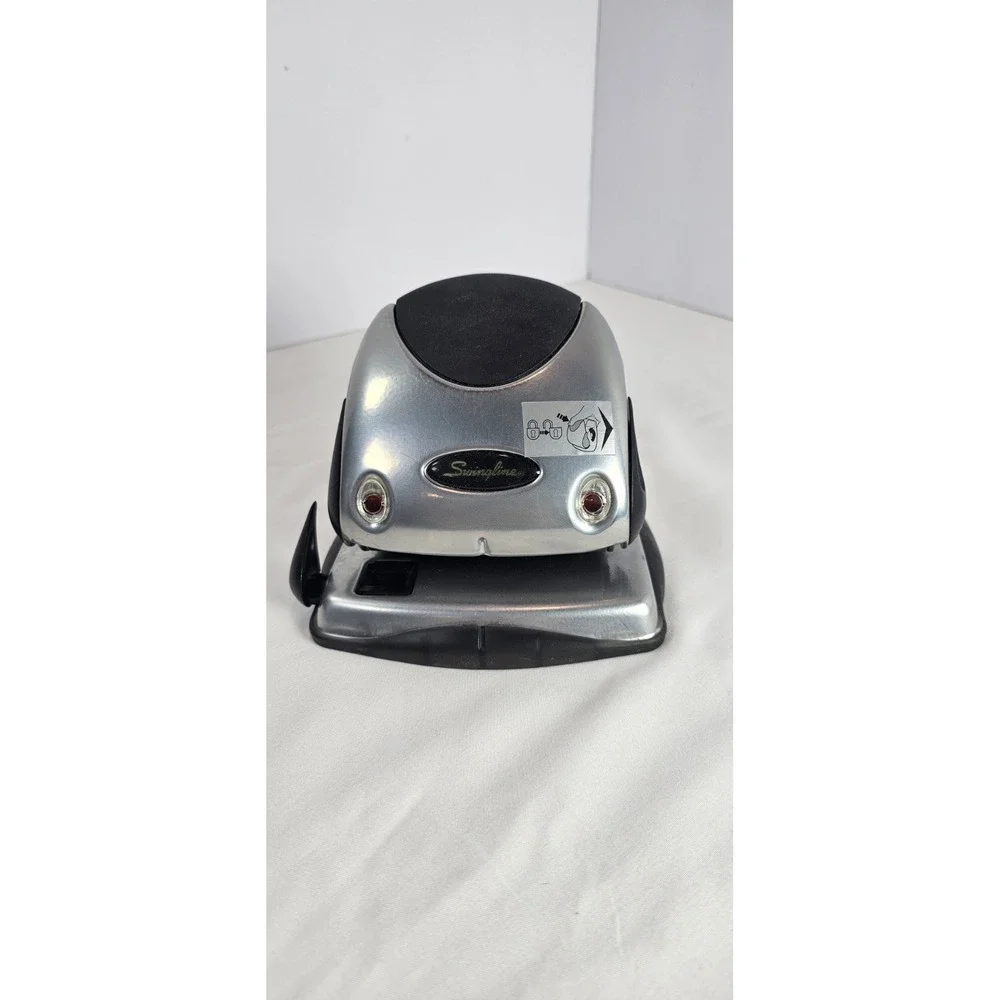 Swingline Easy View 2-Hole Punch 20 Sheets Green/Red‎ Light Alignment Indicator